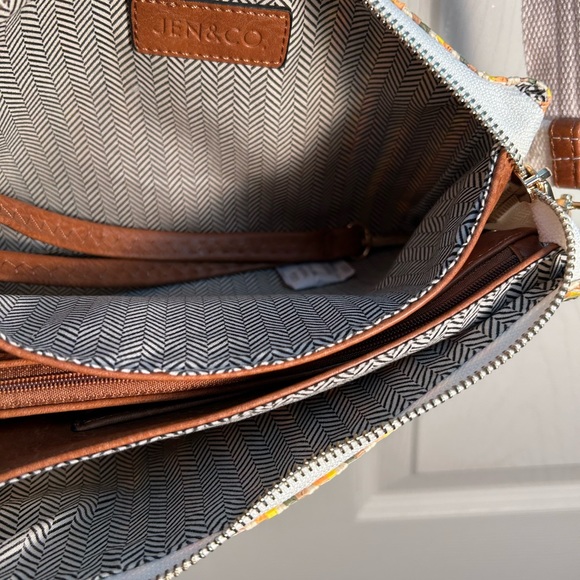 Jen & Co Izzy Crossbody w/Guitar Strap - Picture 11 of 16
